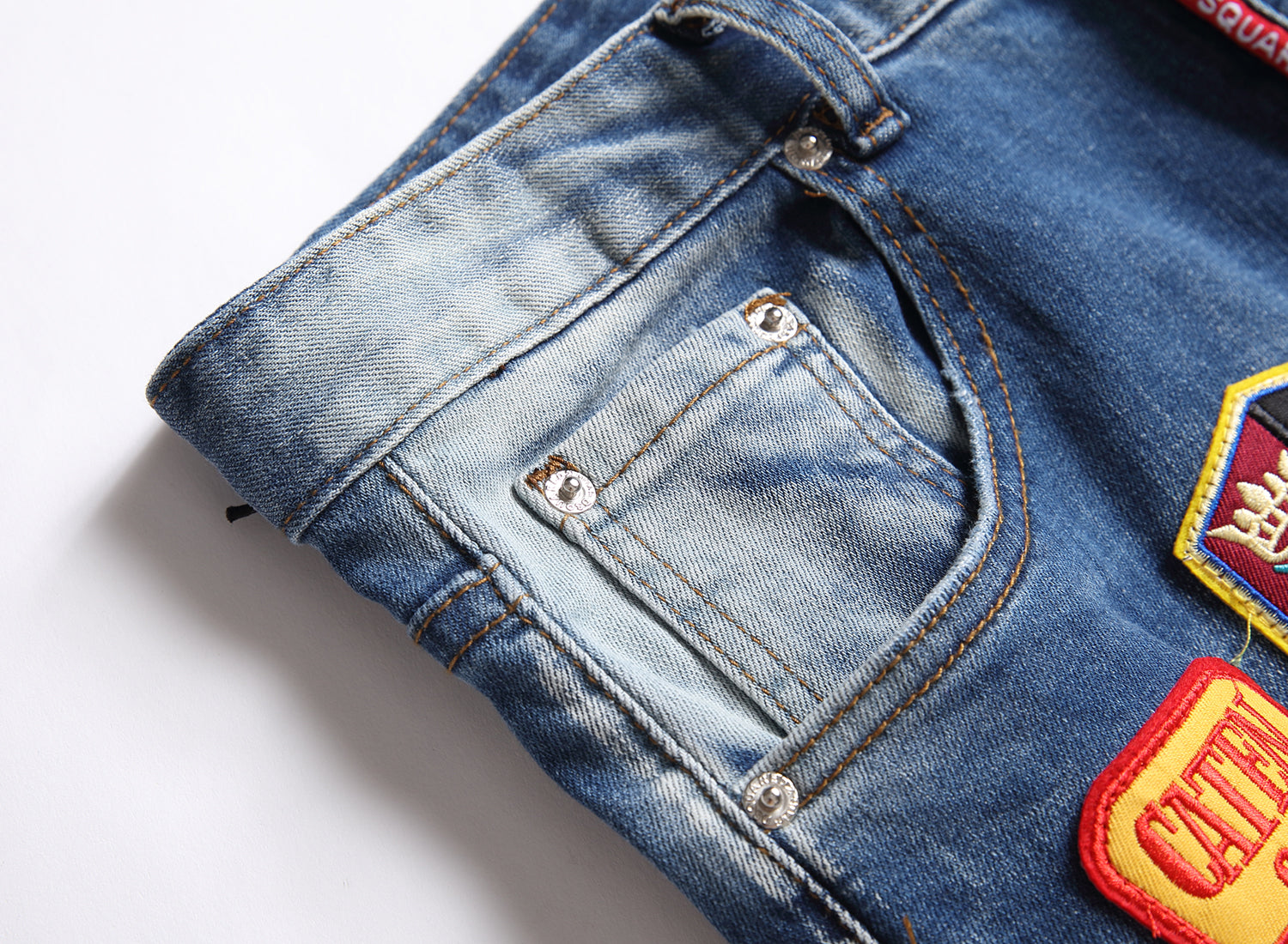 Men's Big & Tall Hole Feature Fashion Trendy Badge Print Jeans
